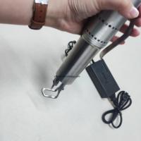 Hair Injection Machine Plus est une machine d'injection de cheveux humains qui produit des perruques de main pour les hommes et les femmes pour les perruques de cuir chevelu