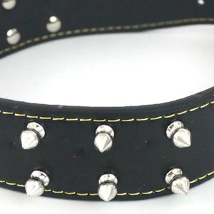 Collier pour animaux de compagnie en cuir véritable PU à double rangée de clous avec plaque en fer 4,2*65cm de large Style occidental avec lumières LED pour chiens et chats - Product Image 5