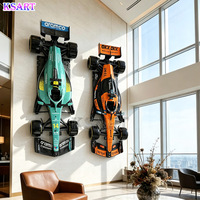 Sculpture de voiture de course F1 grandeur nature en fibre de verre, modèle de voiture de course, ornement mural pour la décoration de villas de luxe et de clubs automobiles