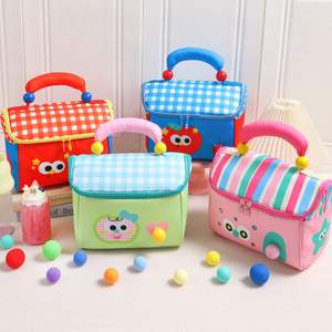 Bolsa de Maquillaje Little House, Creativa Bolsa Térmica Oxford con Cremallera para Almuerzo, Lonchera para Estudiantes, Diseño Cabaña de Cuento de Hadas, Aislamiento para 4 Personas - Product Image 1