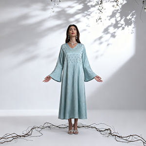 Robe Abaya en Polyester Personnalisée de Luxe avec Strass Thermocollants pour Femmes Musulmanes – Idéale pour les Soirées et Événements (Vente en Gros) - Product Image 4