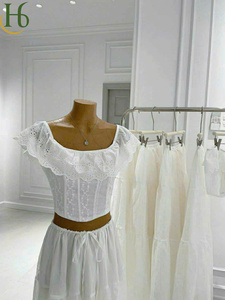 Conjunto de Top Corto y Falda Maxi de Encaje Floral Blanco, Tejido Transpirable, Cuello Cuadrado, Estilo Vietnamita, Femenino y Elegante - Product Image 2