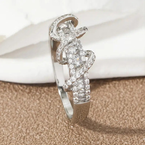 Anello da Donna Q217 in Argento con Diamanti Taglio Baguette Colore G Naturale Gioiello di Fidanzamento - Product Image 3