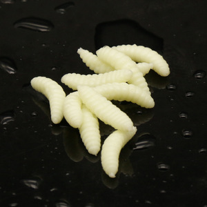 Señuelos de silicona suaves de 3 cm que brillan en la oscuridad para la pesca de lubina en agua dulce - Product Image 1