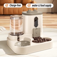 Distributeur automatique de nourriture et d'eau pour animaux de compagnie Gravity en gris avec options de capacité de 2,4 L et 3,8 L