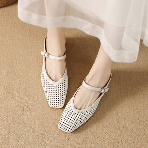 Sandalias retro de malla perforada - sencillas y versátiles, tacón sólido, correa frontal con punta hueca en la parte posterior. - Product Image 4