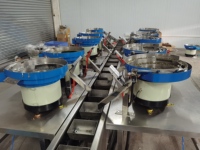 Ligne d'emballage automatique à grande échelle YH pour vis, boulons, écrous et fixations industrielles