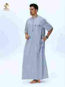 Túnica Al Haramain para Hombre, Color Gris Claro, de Algodón, Manga Corta, Larga hasta el Suelo, Transpirable, Estilo Árabe Tradicional para Uso Diario - Product Image 1