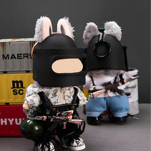 سترة تكتيكية بلاستيكية مصنوعة يدويًا بنمط حروف أبجدية للدمى بحجم 17 سم تشمل خوذة صغيرة وأحذية - Product Image 2