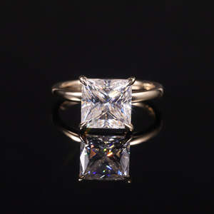 Anillo <span class=keywords><strong>de</strong></span> Moissanita <span class=keywords><strong>de</strong></span> Oro <span class=keywords><strong>de</strong></span> <span class=keywords><strong>14</strong></span> Quilates con Certificado GRA, Corte Princesa <span class=keywords><strong>de</strong></span> 3.5ct, <span class=keywords><strong>Diamante</strong></span> <span class=keywords><strong>de</strong></span> Moissanita Real Sólido, Fábrica <span class=keywords><strong>de</strong></span> Joyería <span class=keywords><strong>de</strong></span> Alta Gama AU585 - Product Image 1