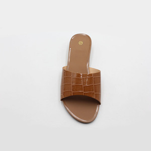 Vente chaude sandales compensées femmes brillant panneau appartements mode Mules bout rond demi pantoufles chaussures à bout ouvert pour femmes et dames - Product Image 5