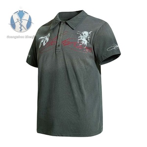 Polo da Uomo a Maniche Corte con Stampa Vintage di <span class=keywords><strong>Alfabeto</strong></span> e Numeri Sfumati, Effetto Lavato, Produzione all'Ingrosso Personalizzata - Product Image 3