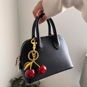 キラキラチェリー樹脂ハンギングオーナメントペンダントホームデコレーションデスク棚 & ルームアクセント - Product Image 6