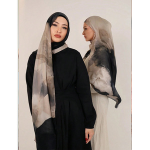 Hijab Stampato Tie-Dye in 150 Colori Personalizzati, Sciarpa Premium per Donne Musulmane, Scialle Ombré con Effetto Acquerello <span class=keywords><strong>e</strong></span> Marmo - Product Image 2