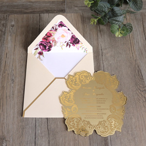 Nouvelles cartes <span class=keywords><strong>d</strong></span>'invitation en acrylique doré en forme de fleur avec motif floral gravé, carte de menu, carte <span class=keywords><strong>d</strong></span>'anniversaire avec enveloppe blanche - Product Image 1