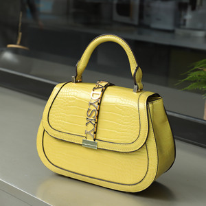 Bolso Bandolera de Diseño para <span class=keywords><strong>Mujer</strong></span> con Decoración de Cadenas, Estilo Portátil para Dama, Venta Directa de Fábrica - Product Image 6