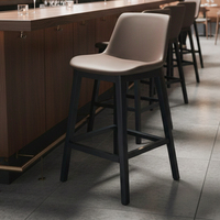 Tabouret de bar haut en bois et cuir moderne et robuste pour café et restaurant