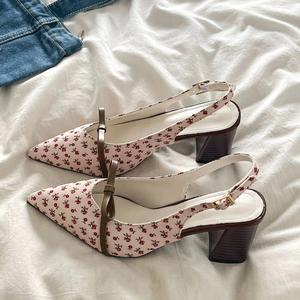 Sandales élégantes à enfiler, style féerique, avec nœud floral à la française, talon épais et bandeau intégré - Product Image 1
