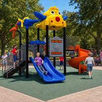 Nouveau design de toboggan commercial extérieur sur le thème des poissons et des avions de dessin animé, panneau d'activités en spirale pour parcs pour enfants, communautés et écoles