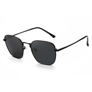 Gafas de Sol Polarizadas de Metal Negro con Protección UV400 Tipo 3 Lentes TAC, Gafas Deportivas de Moda para Hombre - Product Image 1