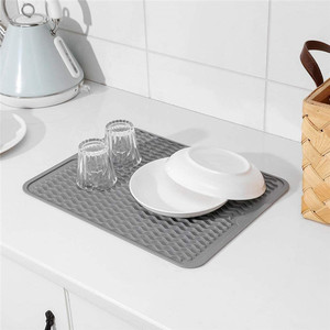 Tapis de séchage en silicone résistant à la chaleur et compatible lave-vaisselle pour évier de cuisine, dessous de plat en silicone durable - Product Image 3