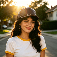 Gorra de Béisbol Vintage Personalizada de Cuero PU para Invierno, de 6 Paneles, Marrón Oscuro con Remaches Dorados, Visera Plana, Estilo Punk Rock Biker, Venta al por Mayor OEM