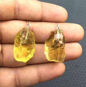 2 uds colgante hecho a mano de plata de ley 92,5 con piedra preciosa de cuarzo limón Natural encanto áspero sin tratar para regalo - Product Image 1