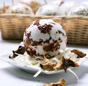 Boîte cadeau avec plante essentielle de bain, fleur et herbe, boule de sel de bain organique, bombe de bain, produits de baignoire et de bain - Product Image 4