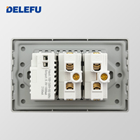 Prise murale standard brésilienne DELEFU durable avec prise de charge rapide Type-C + USB-A 20W, adaptée à une utilisation dans divers endroits