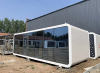 Maisonnette préfabriquée de luxe en forme de pomme, maisonnette modulaire moderne pour complexe hôtelier en plein air, Airbnb et hébergement d'invités