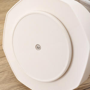 ที่ใส่ดินสอและถ้วยพลาสติกหมุนได้สีขาวขนาดใหญ่สำหรับโต๊ะทำงานที่เก็บปากกาและเครื่องสำอาง - Product Image 4