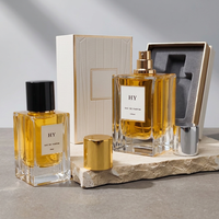 Flacon carré en verre transparent de 50 ml et 100 ml, côtés ondulés, pour parfum, avec bouchon cylindrique nervuré noir, or, argent, imprimé à l'écran, vaporisateur à pompe