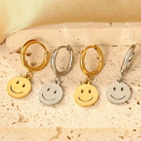 Boucles d'oreilles créoles pendantes Smiley Face avec breloques cœur et visage souriant