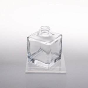Nuevo diseño <span class=keywords><strong>robot</strong></span> apariencia transparente personalizado 50Ml cosméticos vacíos botella de <span class=keywords><strong>perfume</strong></span> bomba de pulverización botella de vidrio fabricante - Product Image 4