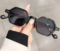 Kacamata Hitam Jamie 2095 UV400 Bulat dan Kotak Bingkai Penuh, Model Terbaru, Laris, Fashionable, Unisex, untuk Bepergian, Berkendara, dan Mengemudi
