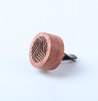 56H Moderne Maison Voiture Bois Diffuseur Gravé Conception Noir Noyer Parfum Huile En Bois Vent Clip Voiture Porte-Parfum Naturel
