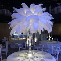 Plumes d'autruche artificielles blanches lisses en gros pour la décoration de centre de table de mariage