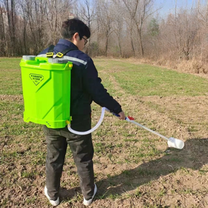 Pulvérisateur d'<span class=keywords><strong>engrais</strong></span> <span class=keywords><strong>liquide</strong></span> soluble dans l'eau avec quatre têtes de pulvérisation, corps épaissi, haute productivité - Product Image 5