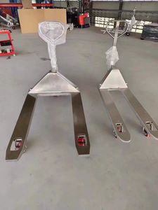 Transpaleta Hidráulica Manual de Acero Inoxidable 304, Capacidad de 2 Toneladas, Ancho de Horquilla de 550 mm/685 mm, Ruedas de PU/Nailon Anticorrosión y Resistentes al Óxido - Product Image 4