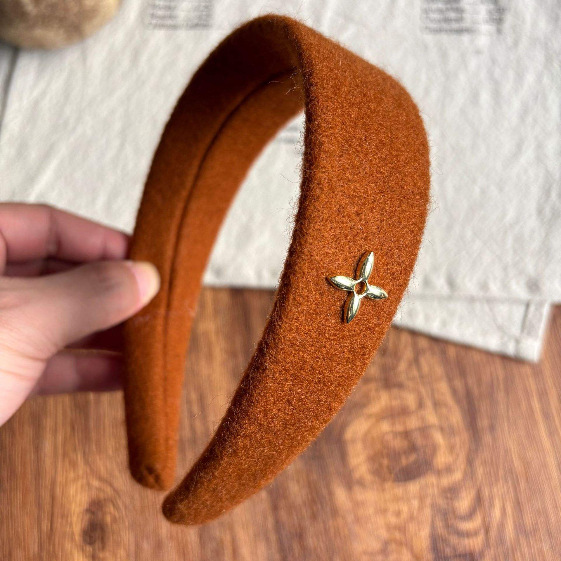 สีน้ำตาล