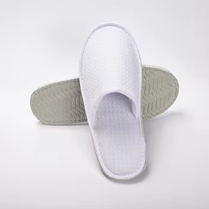 Pantoufles jetables de luxe blanches en tissu gaufré, personnalisables avec logo, pour compagnies aériennes, voyages, hôpitaux, hôtels et salles de bain, vente en gros - Product Image 2
