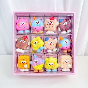 Juego de 24 Colgantes Antiestrés con Forma de Galleta, de Rebote Lento, Diseño de Dibujos Animados, Juguete Antiestrés para Niños - Product Image 3