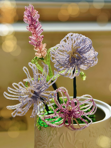 Cadeaux d'anniversaire intemporels pour elle : Fleurs perlées artisanales dans un emballage haut de gamme. - Product Image 1