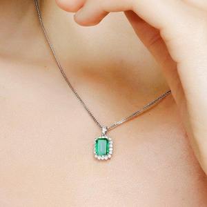 Collana con ciondolo in cristallo rettangolare verde per donna, regalo di anniversario, gioielli di moda - Product Image 3