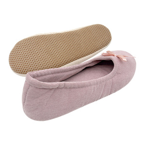 Morbide Pantofole Stile Ballerina per Donne con Decorazione Fiocco in Raso e Fodera in Velluto a Coste - Product Image 3
