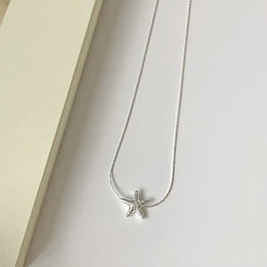 Collier simple en argent pur S925 avec un seul diamant, design de niche de luxe léger, chaîne en os de serpent, pendentif tendance - Product Image 2