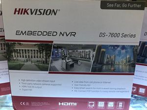 Hikvision <span class=keywords><strong>DS</strong></span>-<span class=keywords><strong>7616NI</strong></span>-<span class=keywords><strong>Q2</strong></span>/<span class=keywords><strong>16P</strong></span> <span class=keywords><strong>NVR</strong></span> 16 canaux 1U 16 PoE 4K jusqu'à 1 canal 8MP ou 5 canaux 1080P Capacité de décodage Formats vidéo H.265+/H.264+ - Product Image 1