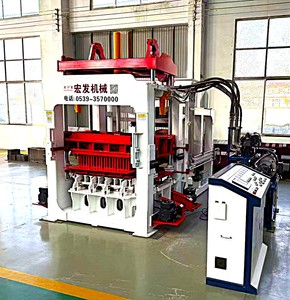 Oportunità di Business ad Alto Profitto: Macchina Automatica per la Produzione di Blocchi in Calcestruzzo QT10-15 con Motore PLC, Cambio e Pressione Idraulica a Basso Prezzo - Product Image 2