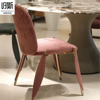Chaise de salle à manger de luxe artistique à pieds en forme de pétales, en velours rose poudré et structure en métal anthracite, chaise créative pour galeries et espaces tendance