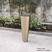 Présentoir de Vitrine en Acier Inoxydable de Forme Irrégulière pour Magasin de Vêtements, Table de Présentation Carrée en Arc pour Chaussures et Sacs